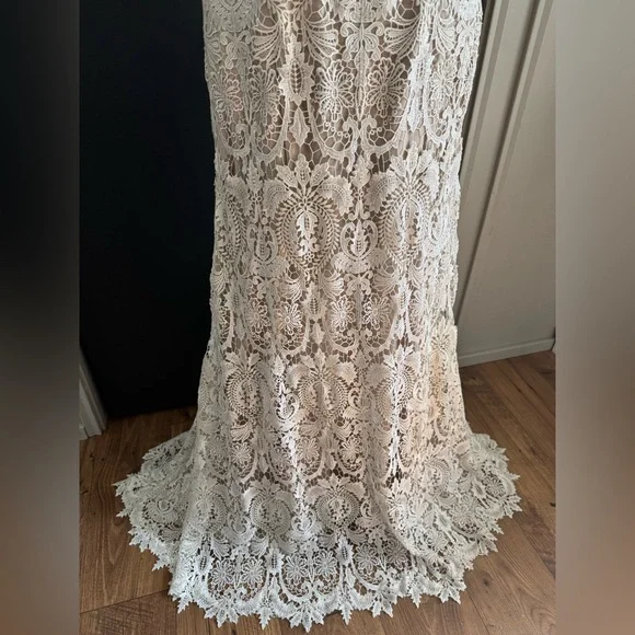 Lillian West Cream/Nude SZ 12 Fitted Sheath Venice Lace Wedding Dress Style 6495 - Picture 9 of 16
